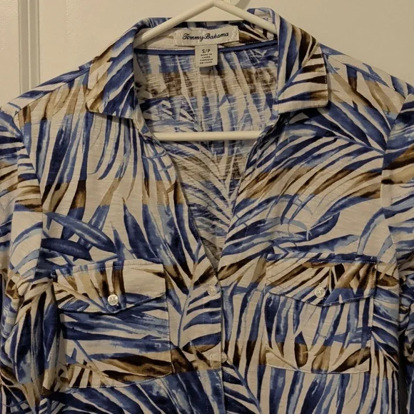 Tommy Bahama Women's Shirt - Picture 5 of 5